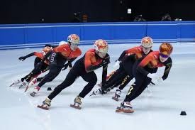 世体：巴萨主帅弗里克在西班牙小岛度假，和球迷偶遇合影